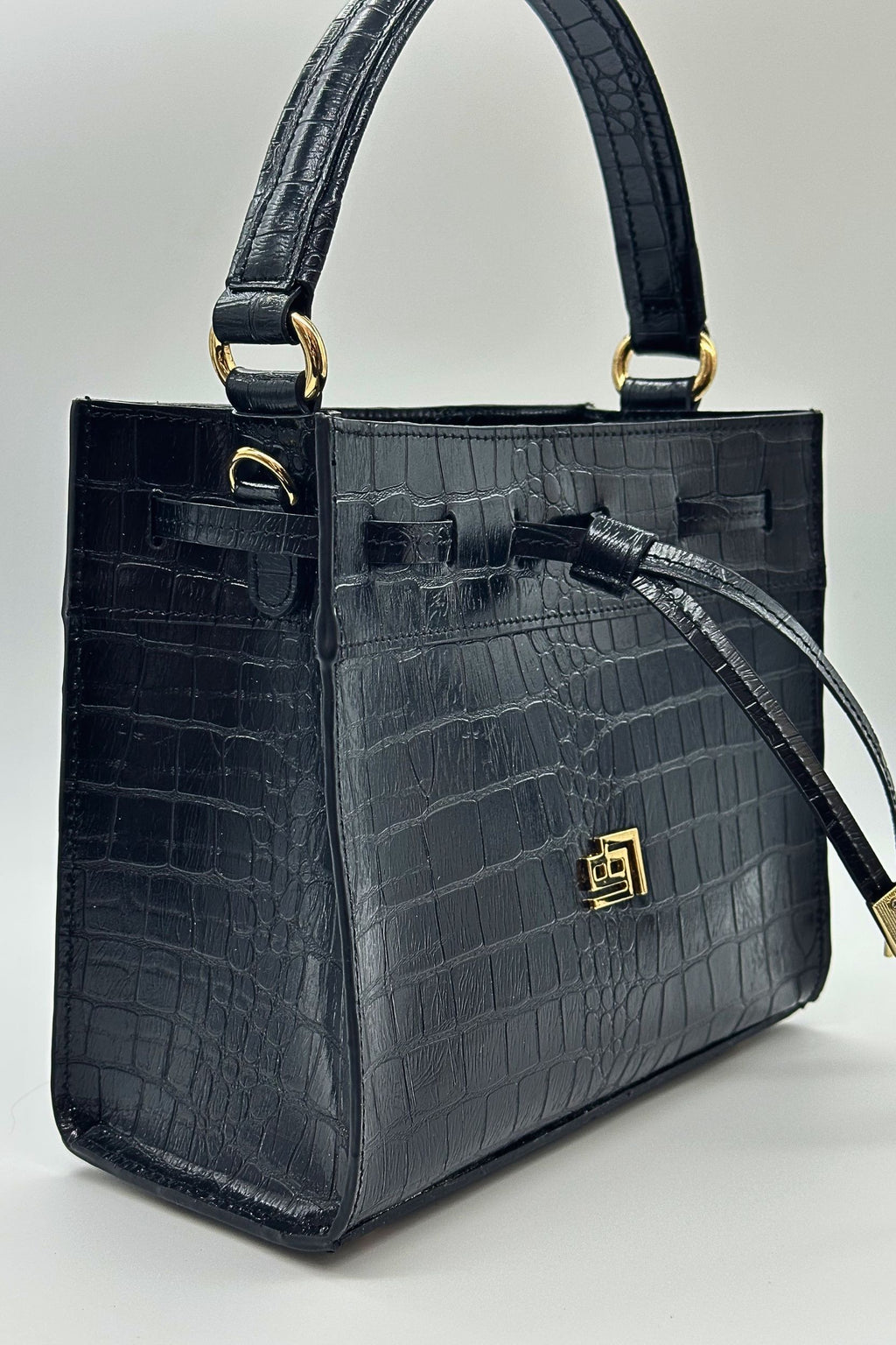 1. SULTANA (Noir)